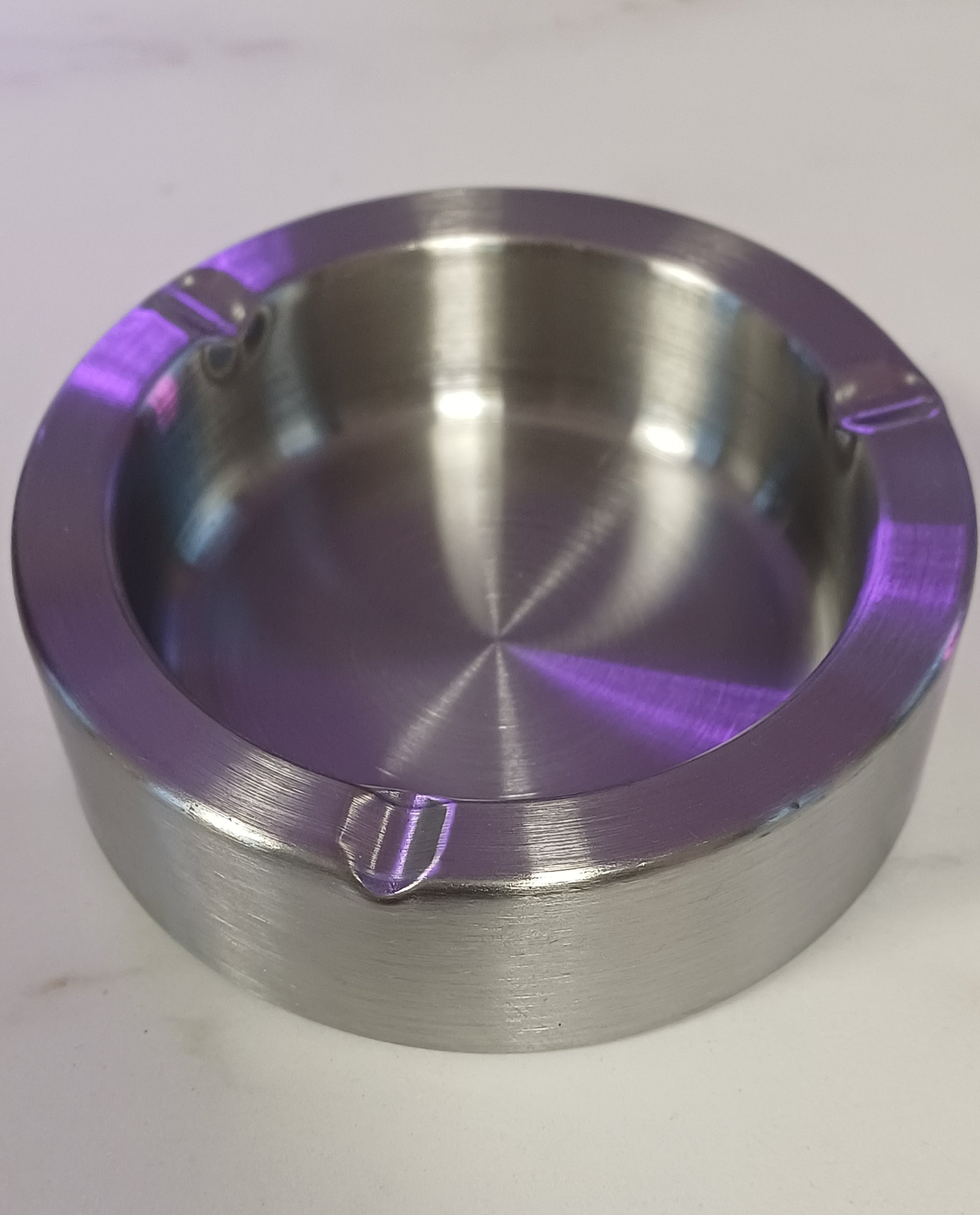 Atomic runder Aschenbecher